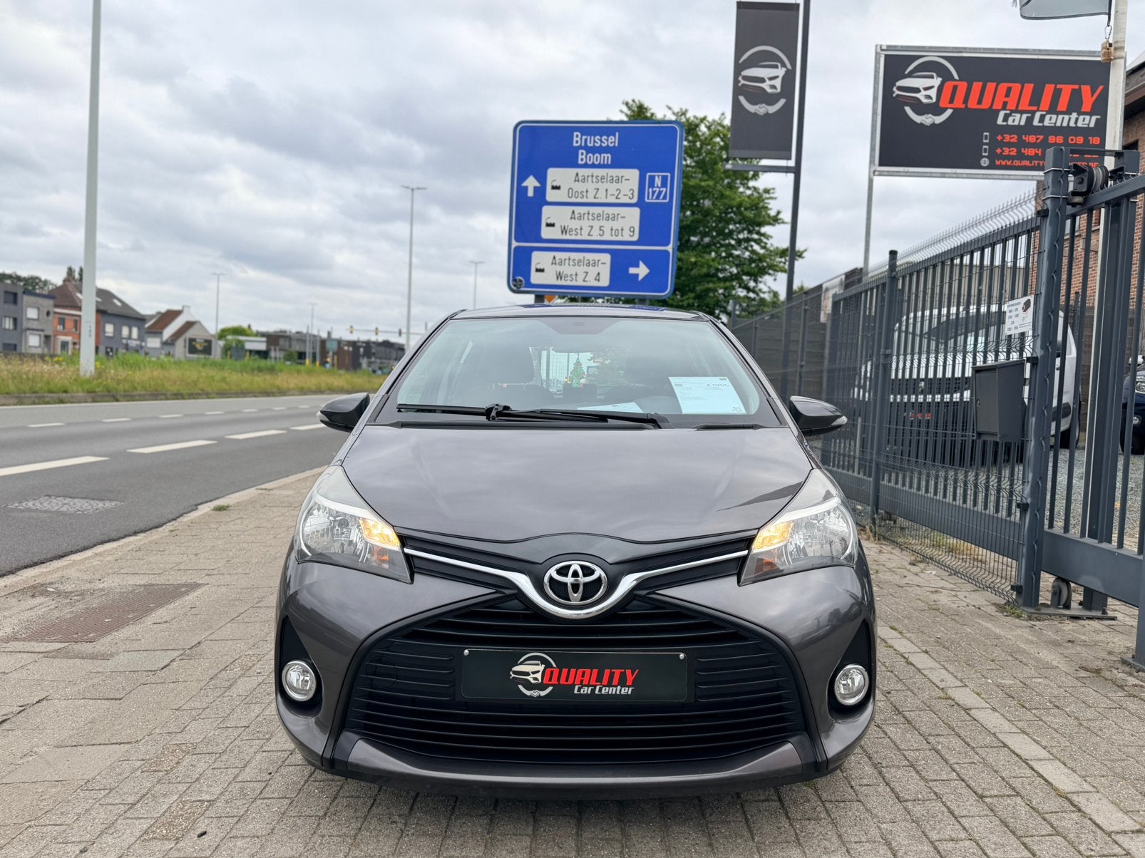 Toyota Yaris 2015 105dkm 1.33i Navi Pdc Camera 1st eigenaar, Autos, Toyota, Achat, Euro 6, Entreprise, Garantie prolongée