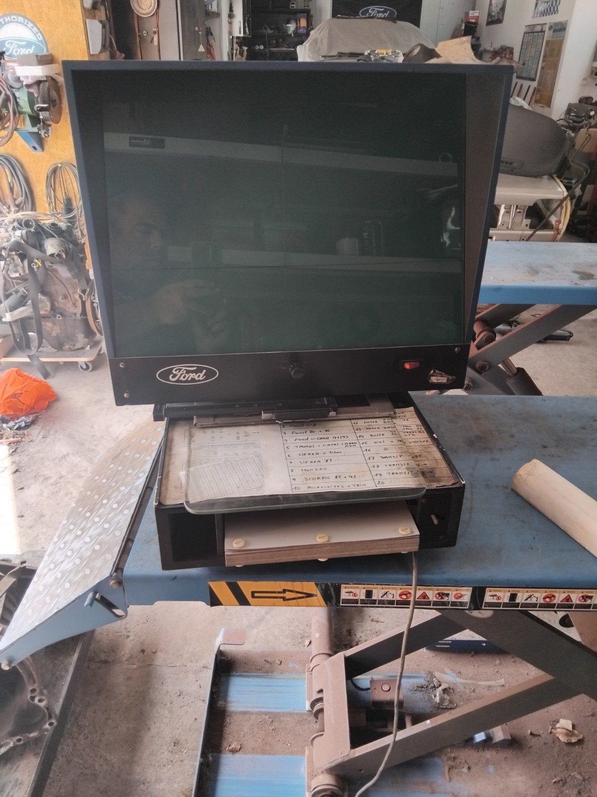 Ford microfiche lezer, Enlèvement
