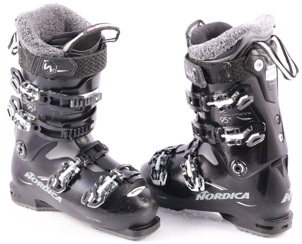 Chaussures de ski 39; 40 EU pour femmes NORDICA SPORTMACHINE, Carving, Utilisé, Nordica, Chaussures