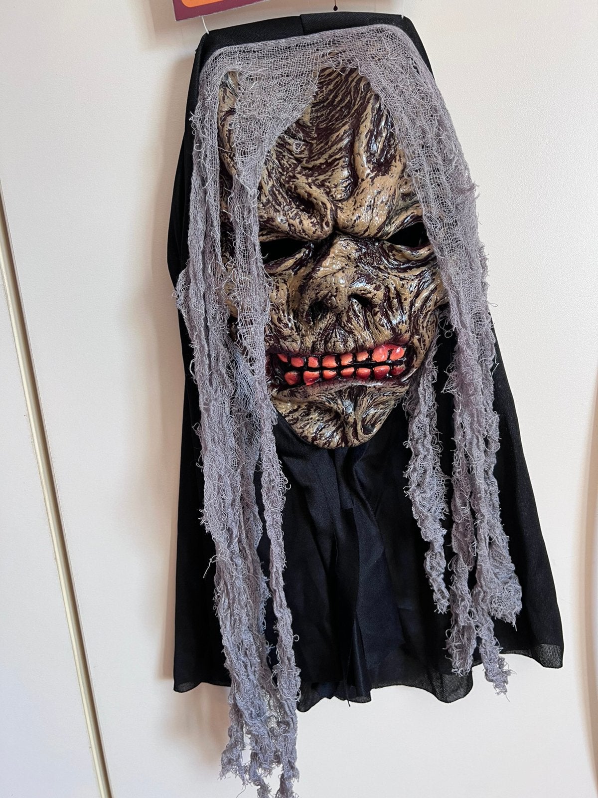 Halloween masker met zwarte kap en slierten, Ophalen, Nieuw