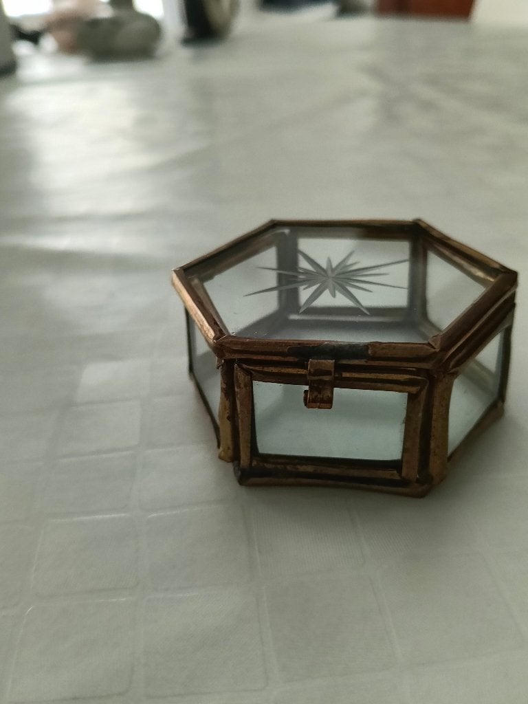 Sierdoosje in glas 6 kantig, Ophalen, Zo goed als nieuw