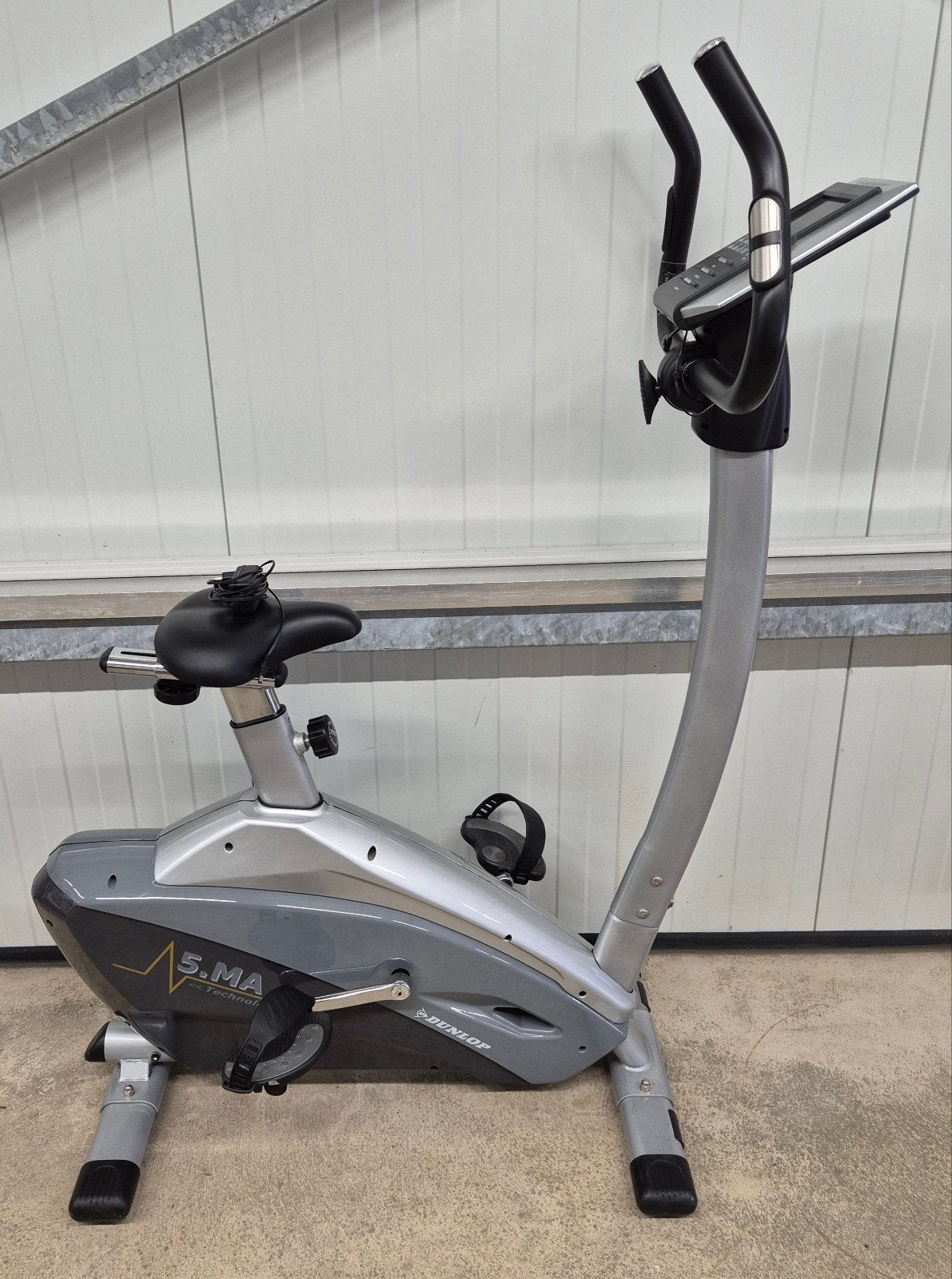 DUNLOP 5.MA technology hometrainer in goed werkende staat..., Sport en Fitness, Ophalen, Gebruikt, Metaal, Benen