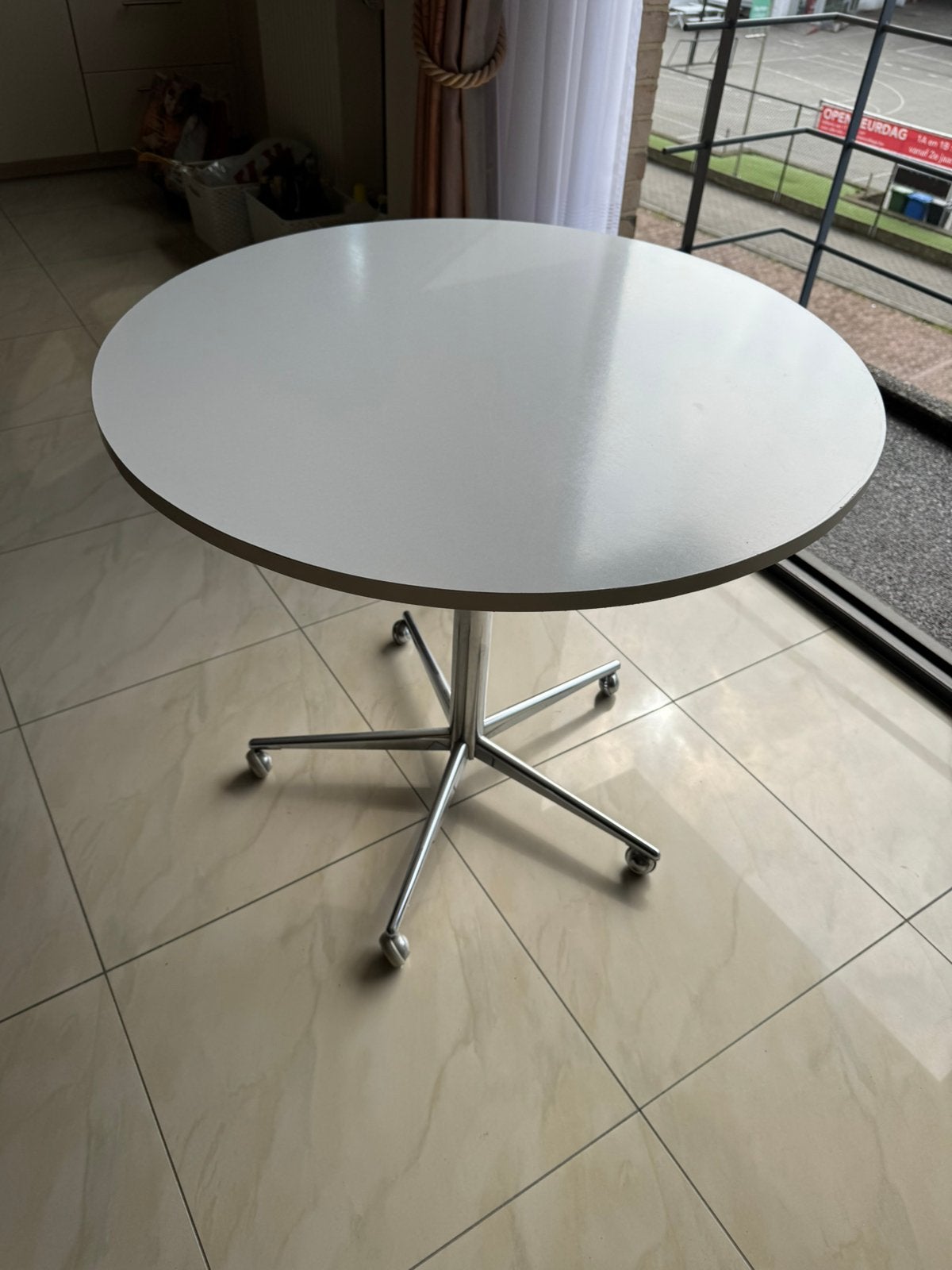 Ronde tafel, Enlèvement, Comme neuf
