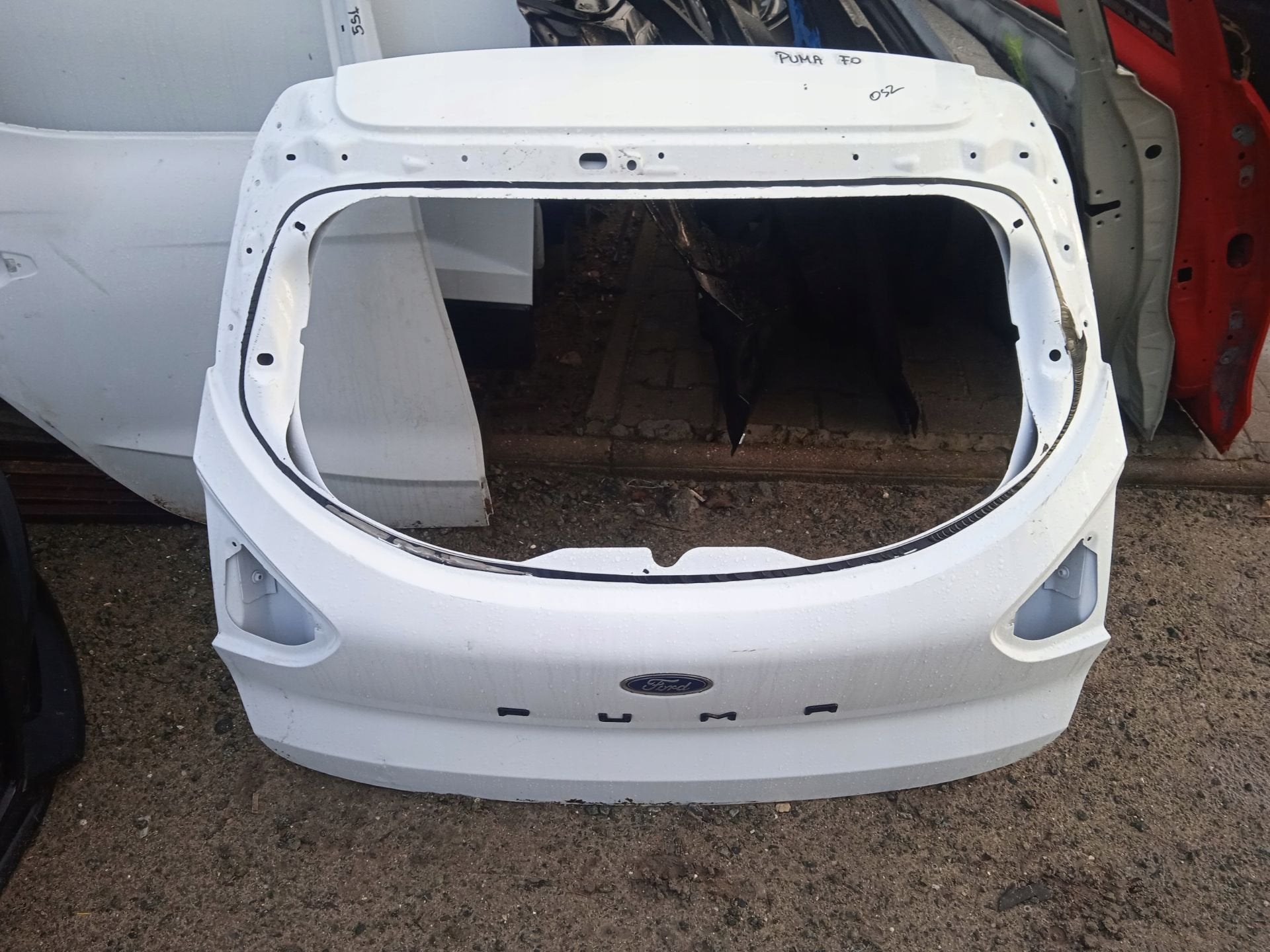 Hayon arri re du Ford Puma, Info@ford.com, Porte, Ford Motor Company, American Road 1
48126  Dearborn