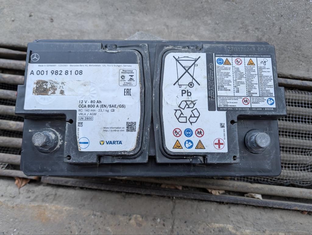 mercedes-benz batterie / A 001 982 81 08, Enlèvement