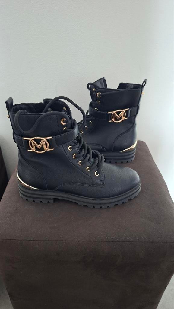 Bottines Mexx, Enlèvement