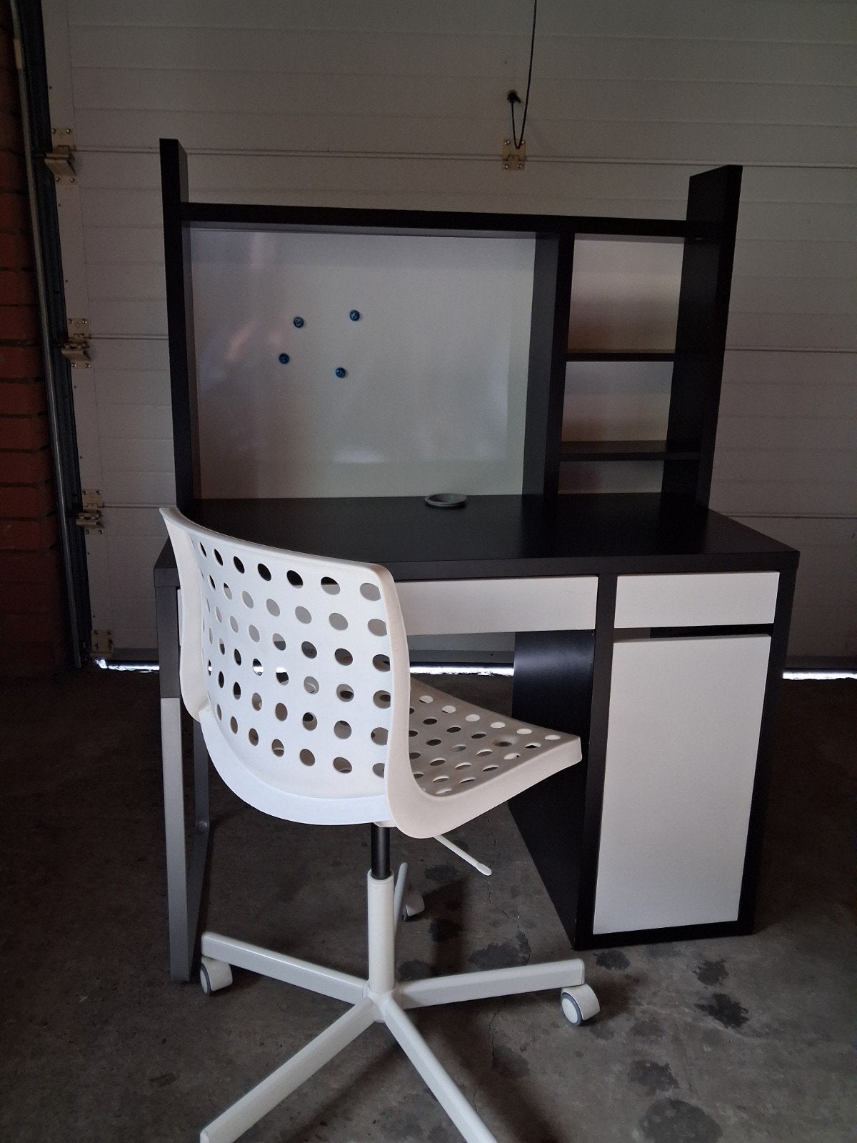 kinder bureau met machneetbord en stoel, Huis en Inrichting, Bureaus, Ophalen
