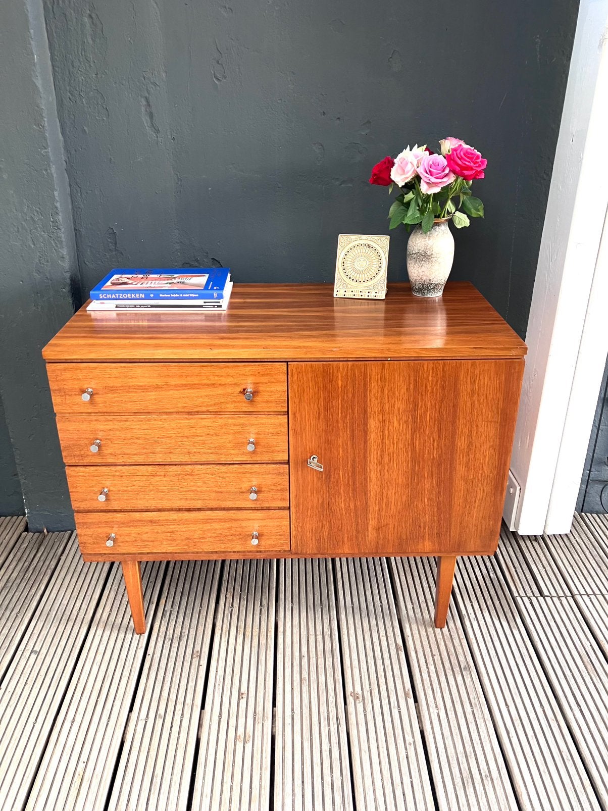 Prachtig vintage dressoir van teak, Teck, 25 à 50 cm, Avec tablette(s), Vintage