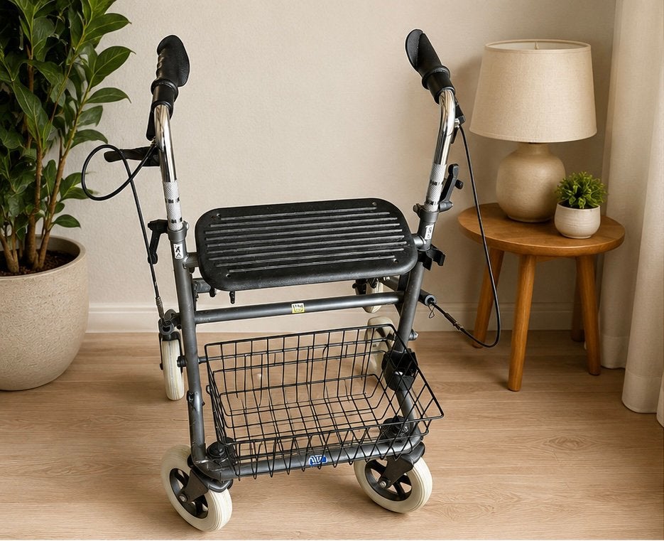 Rollator met zitje en boodschappenmand – Zeer goede staat, Ophalen, Opvouwbaar, Gebruikt