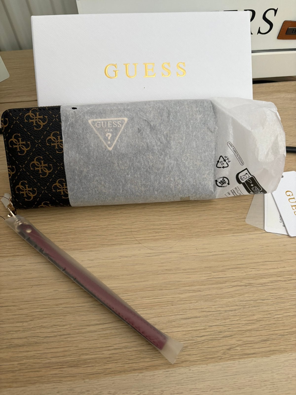 Guess portemonnee NIEUW, Handtassen en Accessoires, Portemonnees, Ophalen of Verzenden, Zo goed als nieuw, Guess