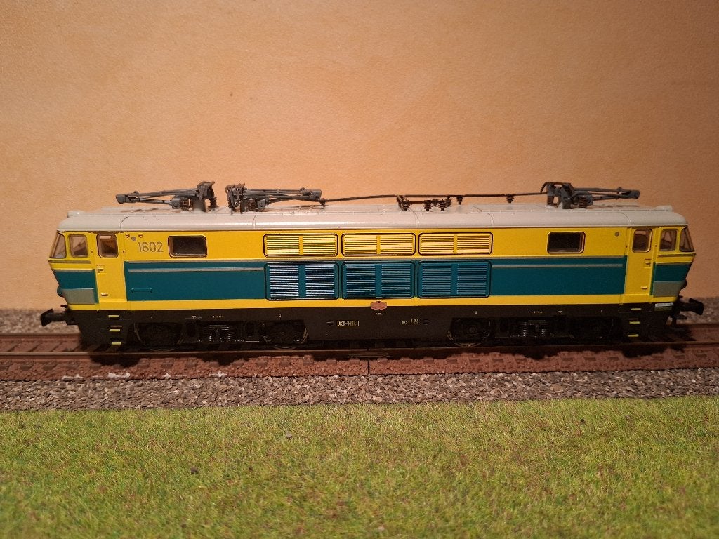 Vitrains NMBS 1602 jaune/vert, Hobby & Loisirs créatifs, Trains miniatures | HO, Autres marques, Enlèvement ou Envoi, Comme neuf