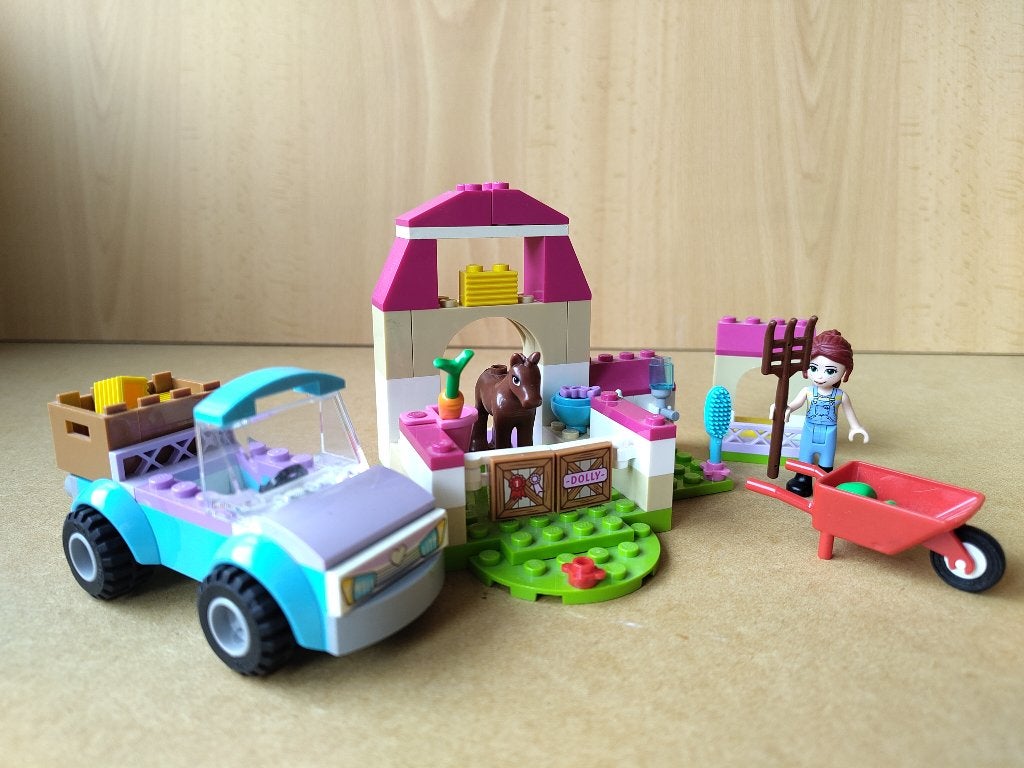 Lego Friends - Mia's boerderijkoffer (10746), Lego, Ensemble complet, Comme neuf, Enlèvement