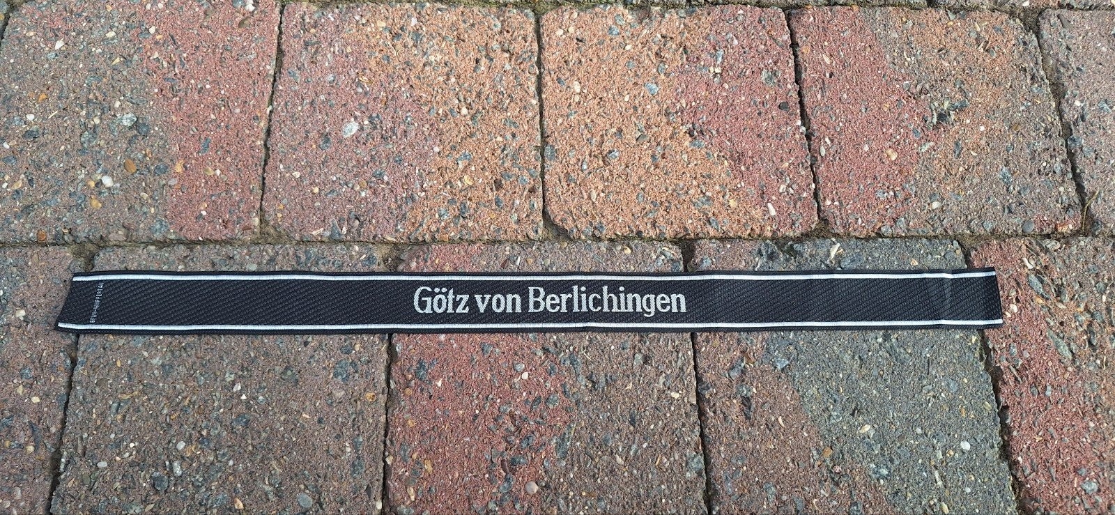 Bande de bras allemande, Enlèvement
