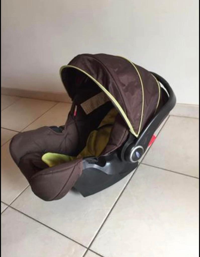 Autostoel met basis, bijpassende voetenzak, side protection, Kinderen en Baby's, Ophalen, Zo goed als nieuw
