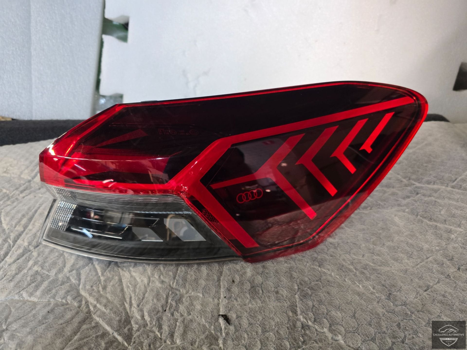 Audi Q4 E-Tron 2021+ LED Achterlicht rechts 89A945069, Gebruikt, AUDI AG, Auto-Union-Strasse 1
85045  Ingolstadt, DE, Audi