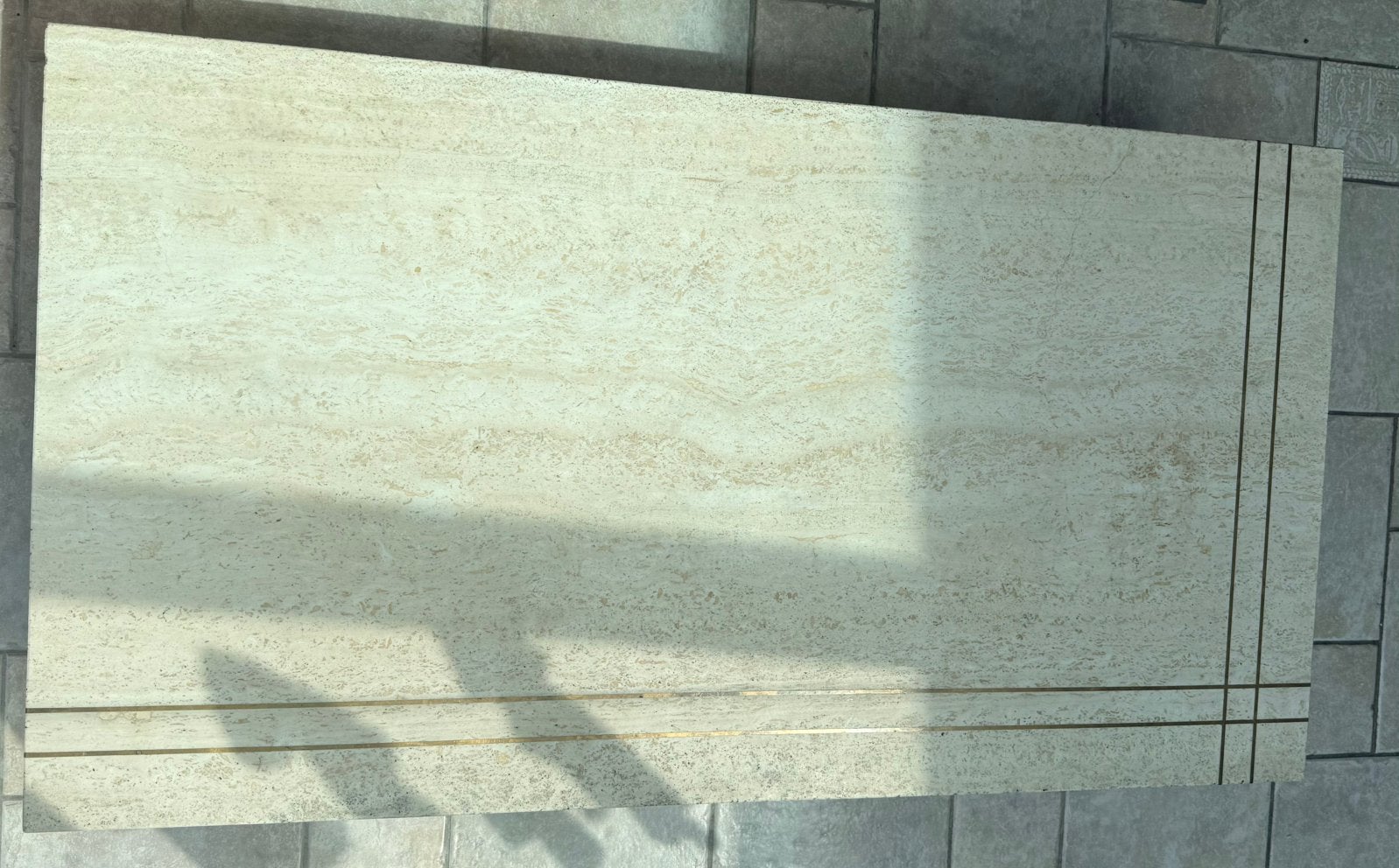 Table basse en travertin, Enlèvement