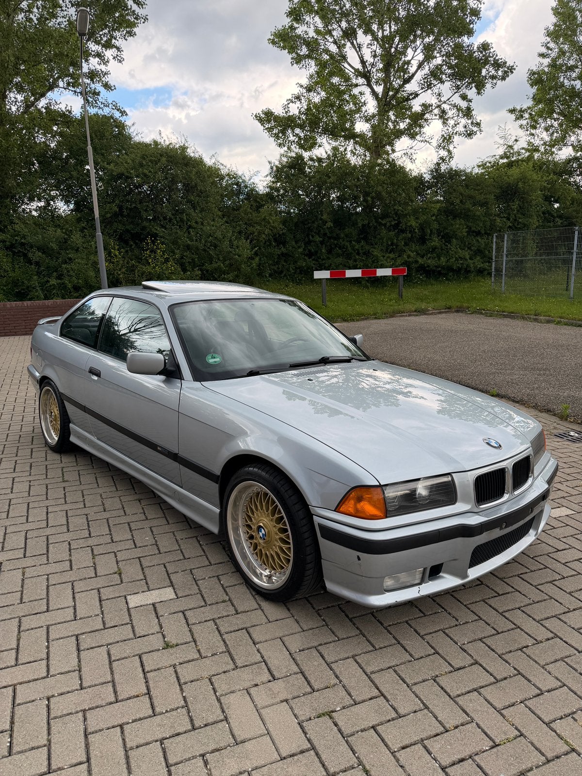 BMW E36 325i Coupé M-Pack 1993 (Oldtimer ! !) serré !, Autos, Cuir, Argent ou Gris, Achat, 2500 cm³