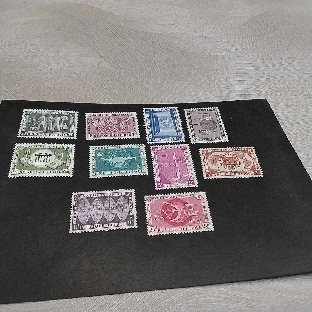 BELGIE 1053/1062 scharnier met cote 8,80 €, Ophalen of Verzenden