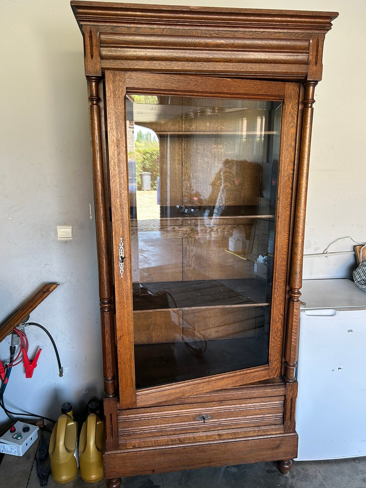 Vitrine kast eik met schuif, Ophalen