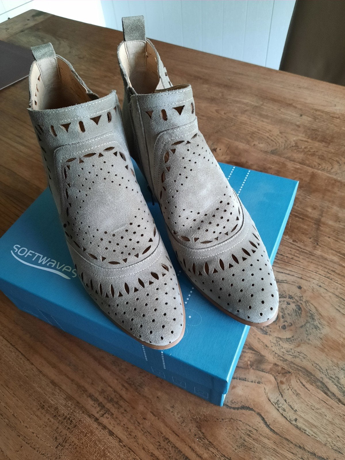 enkellaarsjes Softwaves maat 40, Kleding | Dames, Schoenen, Overige kleuren, Lage of Enkellaarzen, Ophalen of Verzenden, Zo goed als nieuw