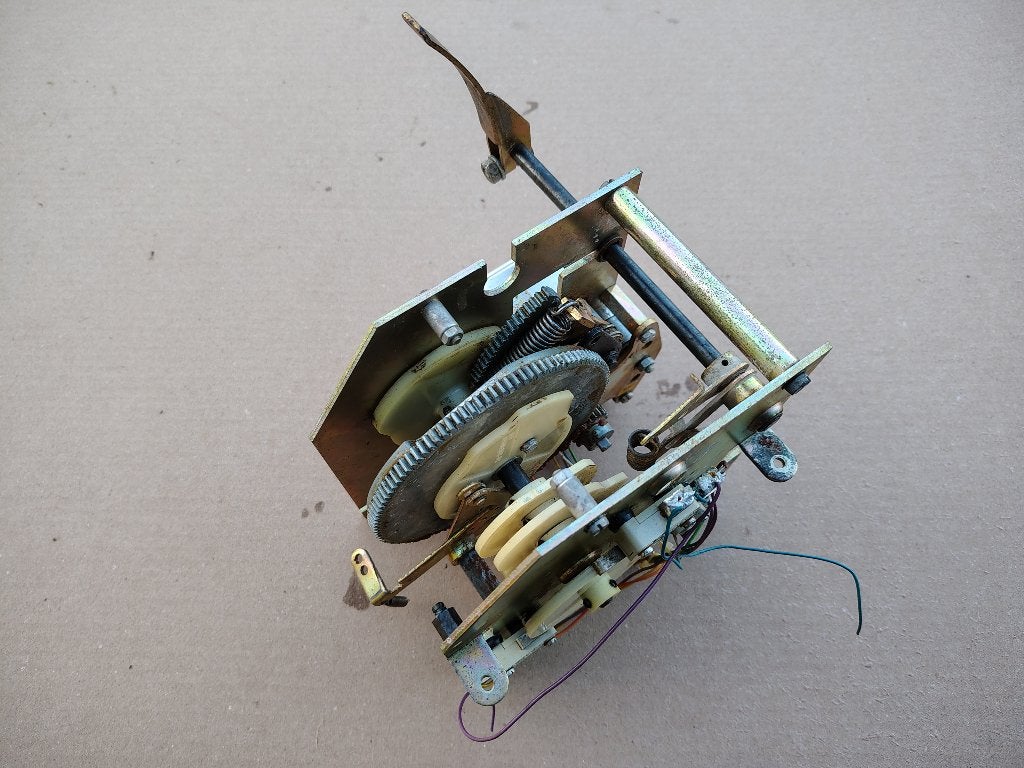 Gripper Arm Motor/ Mechaniek Wurlitzer Baltic 3 (1977), Envoi, Wurlitzer