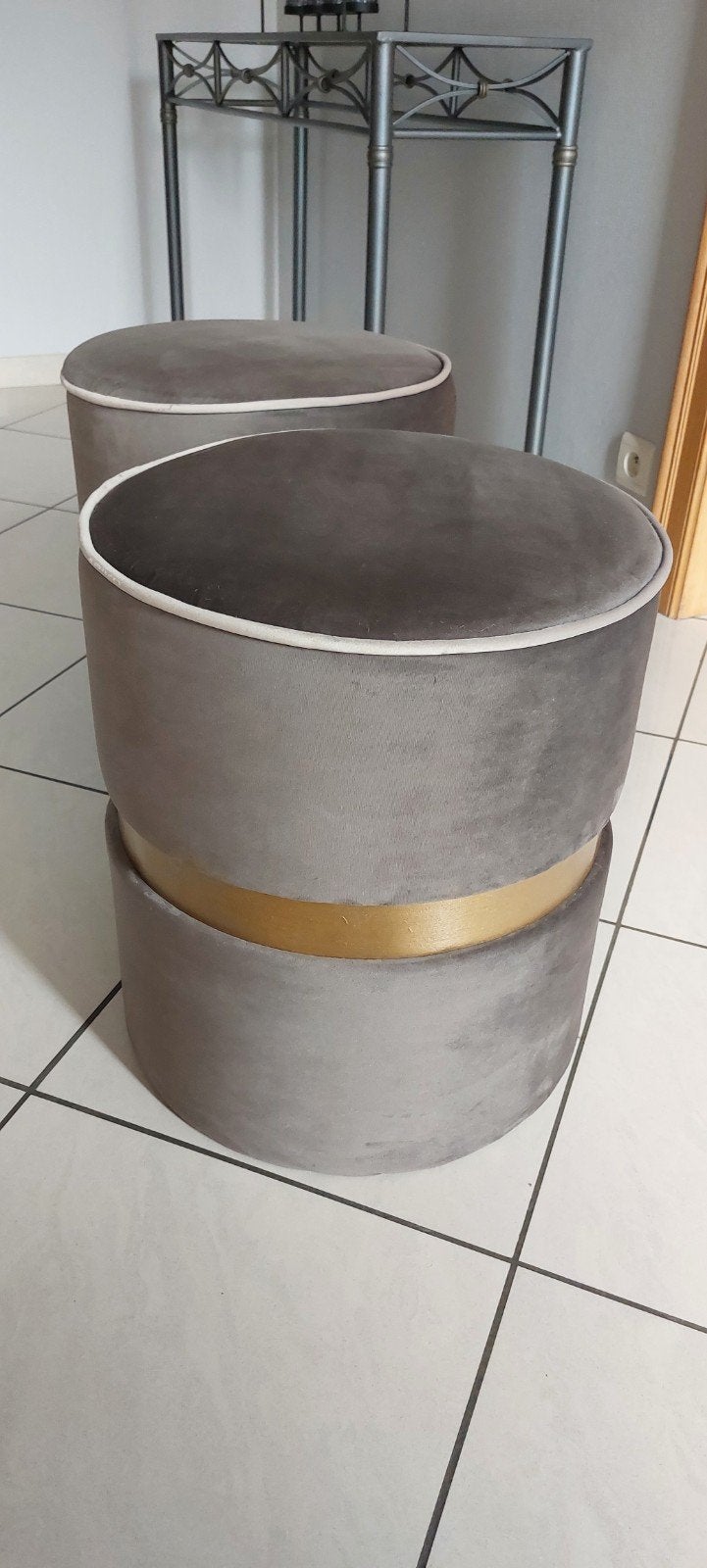 2 poufs en velours avec finition  dorée, Rond