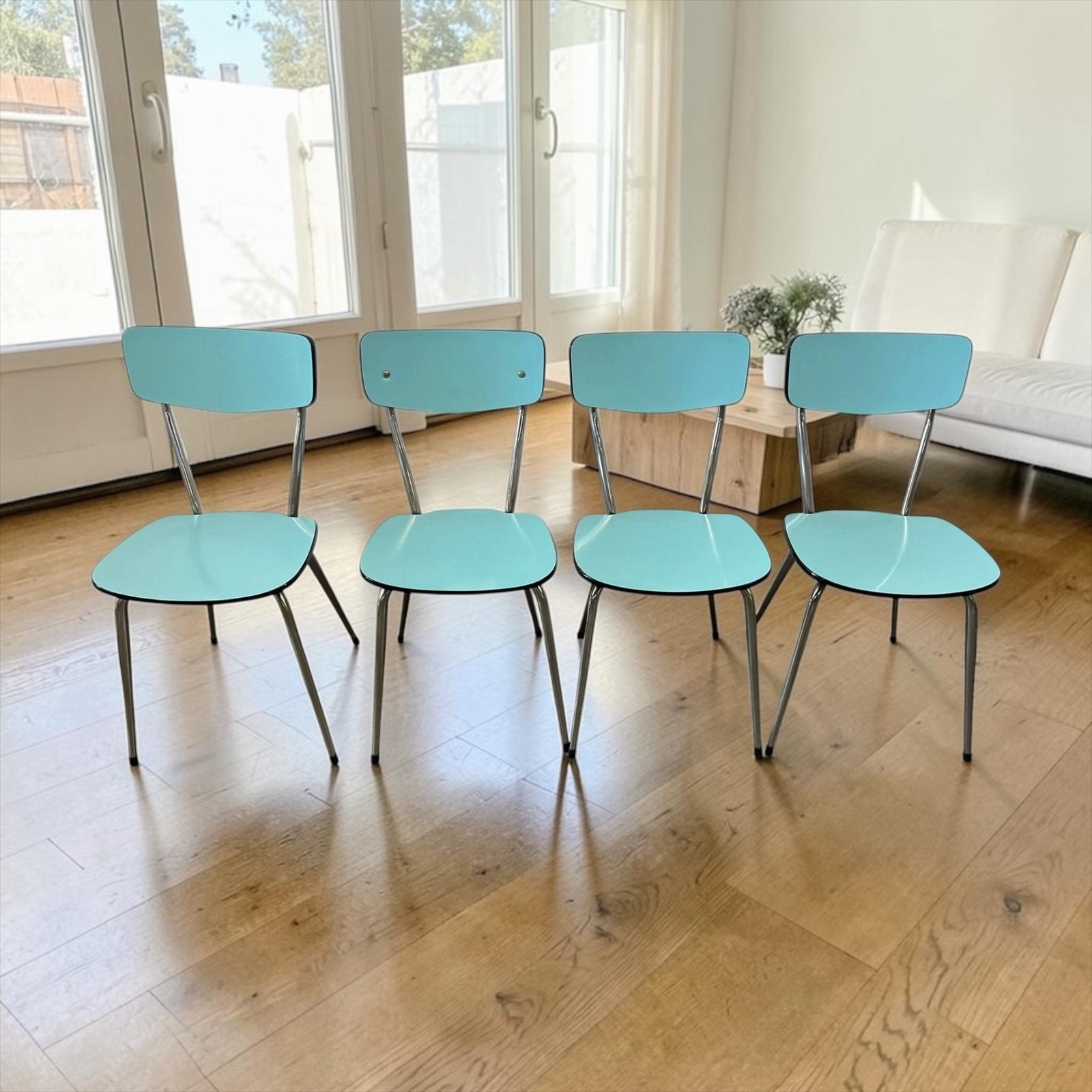 Ensemble de 4 chaises vintage en formica bleu ciel, Envoi