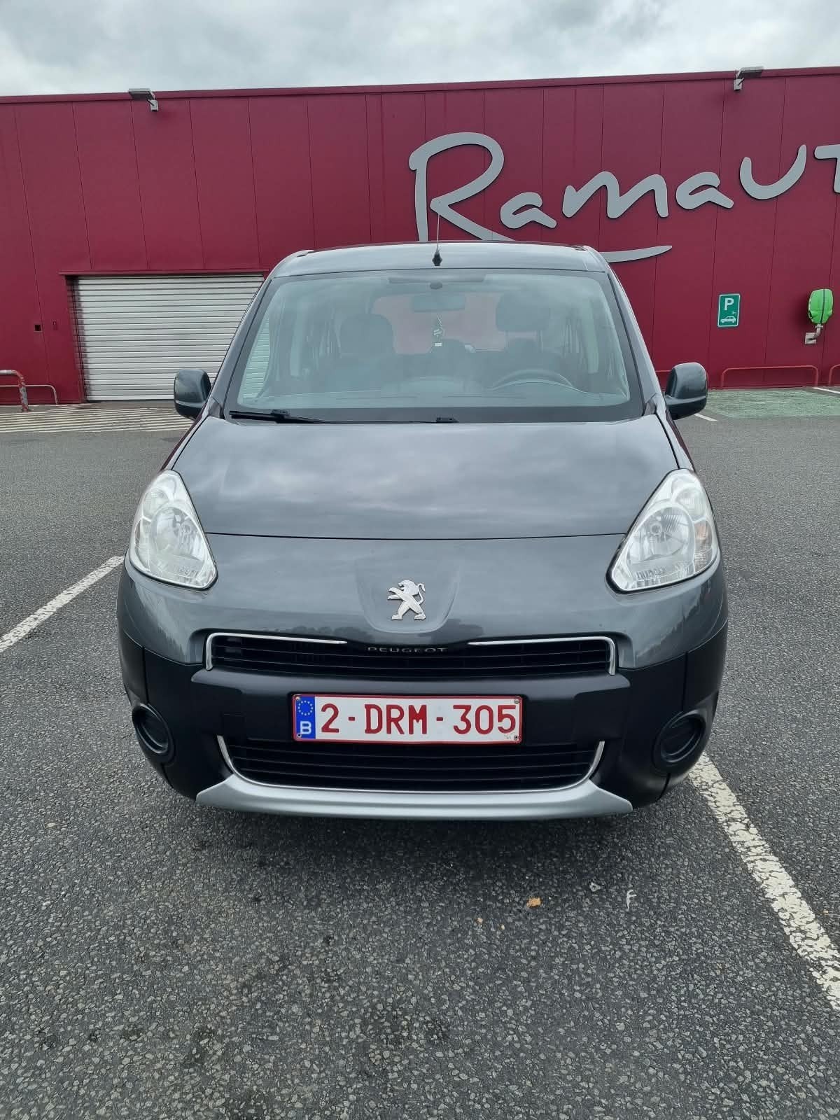 Peugeot partner 1.6hdi premier propriétaire, Auto's, Opel, Zilver of Grijs, Electronic Stability Program (ESP), Insignia, Te koop