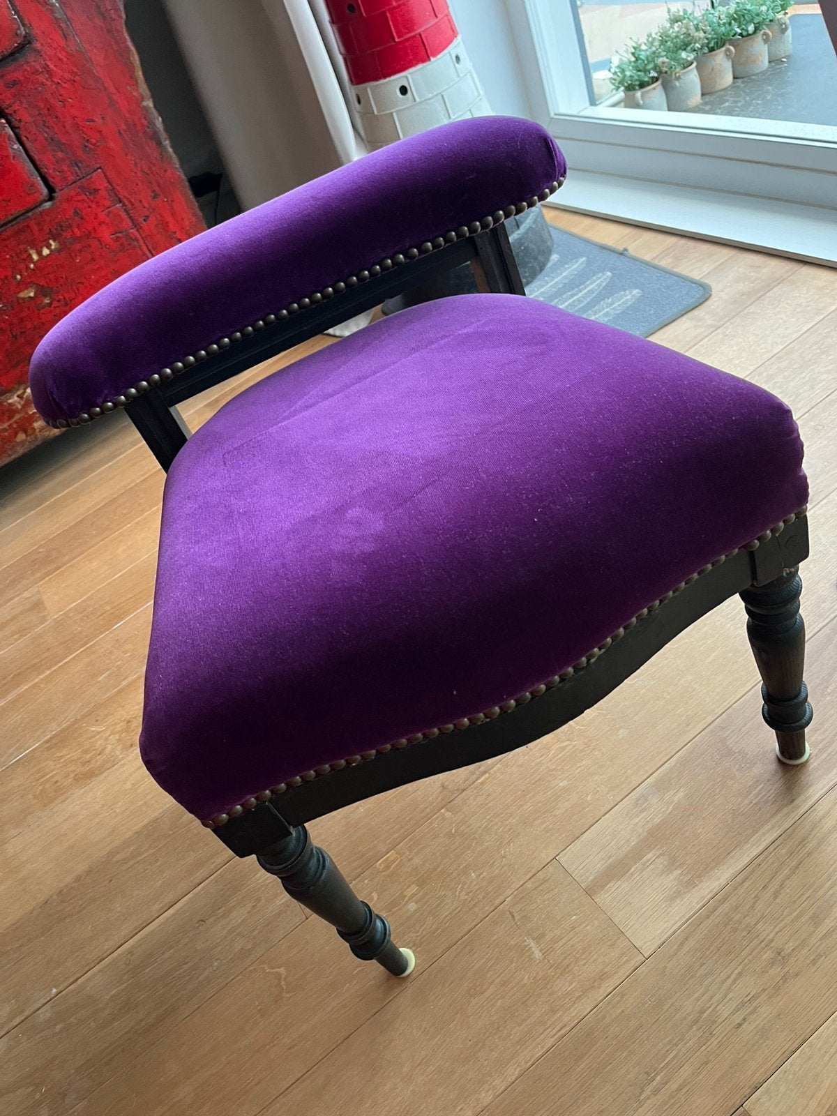 Très ancienne chaise de mariage, Enlèvement