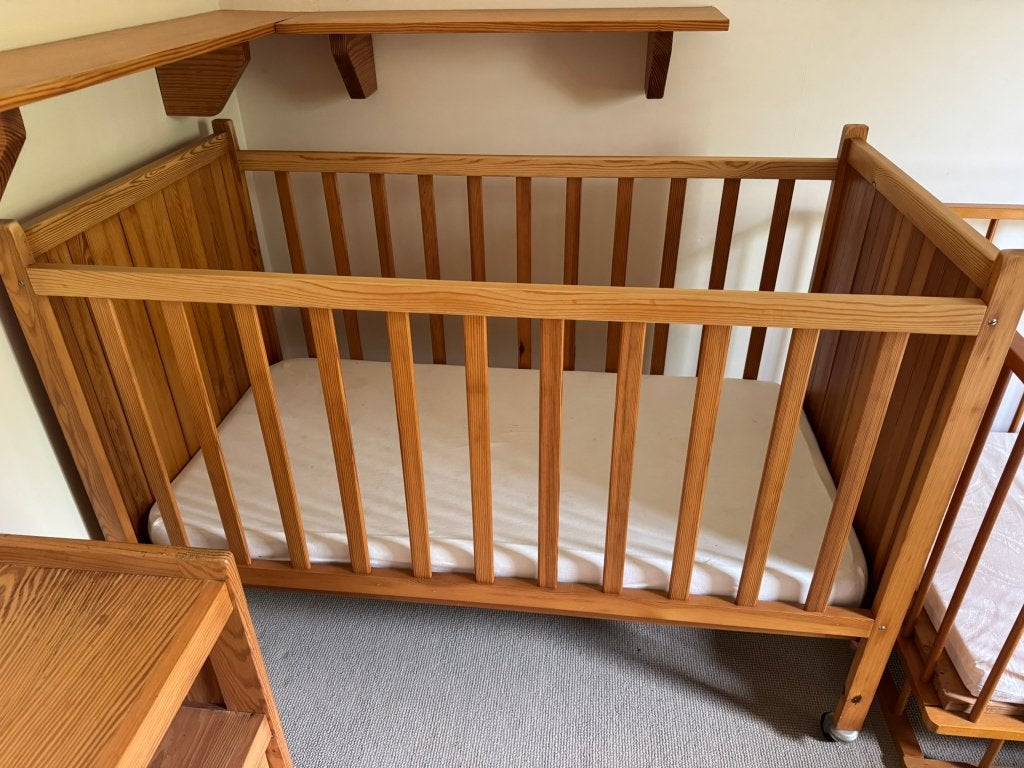 Babybedje op wieltjes, Kinderen en Baby's, Kinderkamer | Bedden, Gebruikt, Minder dan 140 cm, Minder dan 70 cm, Ophalen