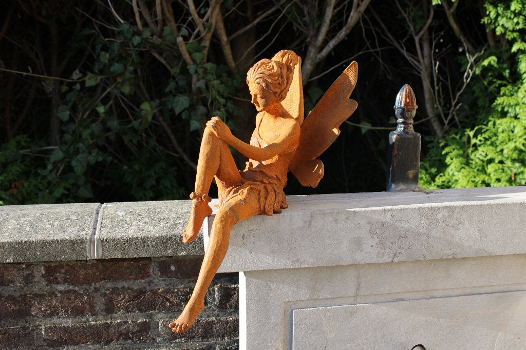 statue d une elfe assise en fonte rouillé ., Jardin & Terrasse, Statues de jardin, Neuf, Ange, Métal, Enlèvement