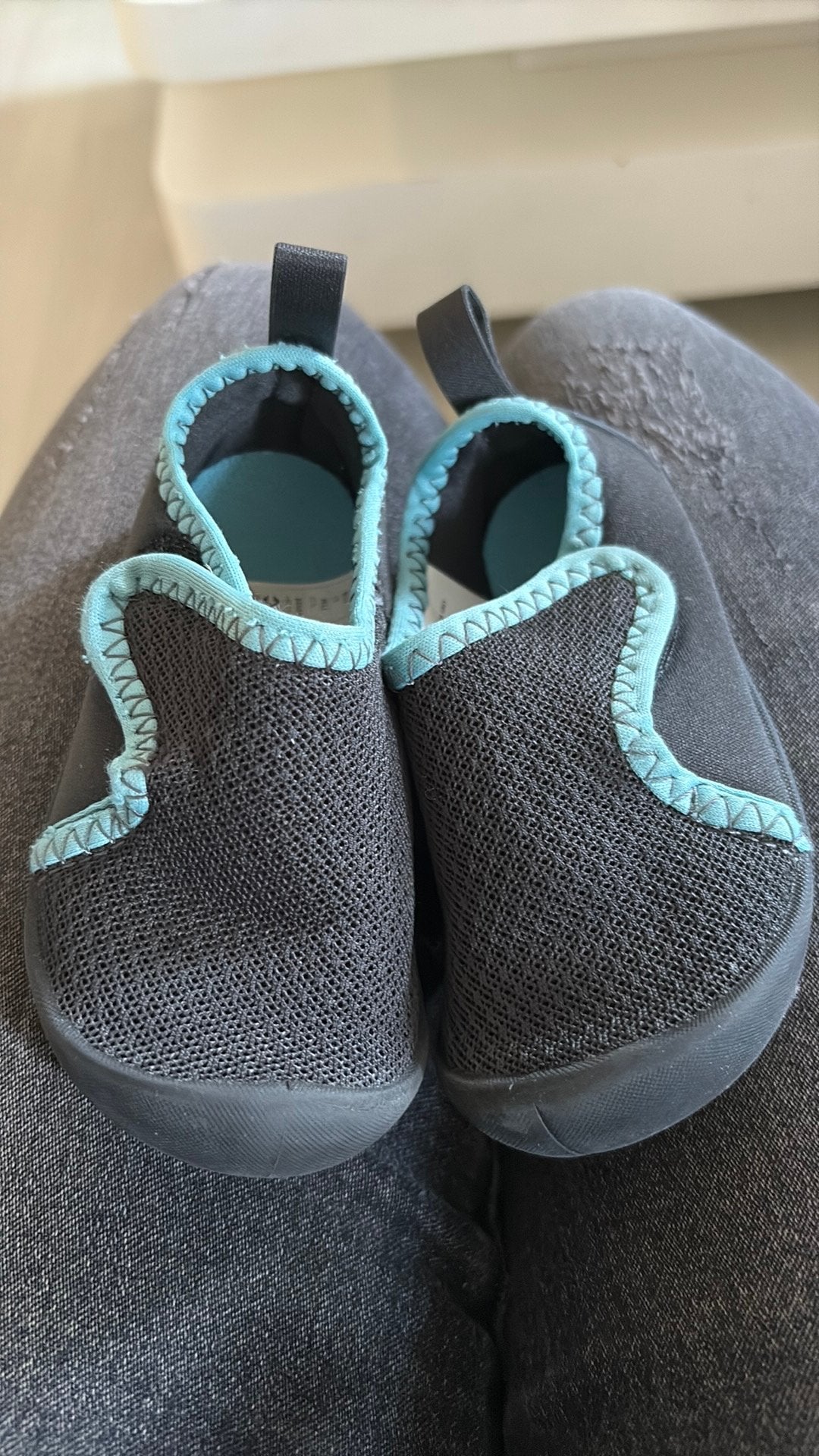 Gymschoenen, Kinderen en Baby's, Babykleding | Schoentjes en Sokjes, Slofjes, Jongetje of Meisje, Ophalen of Verzenden, Zo goed als nieuw