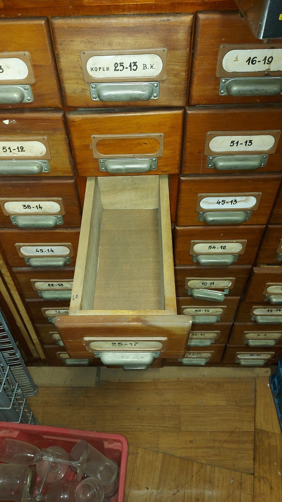 oude apothekerkast, Ophalen