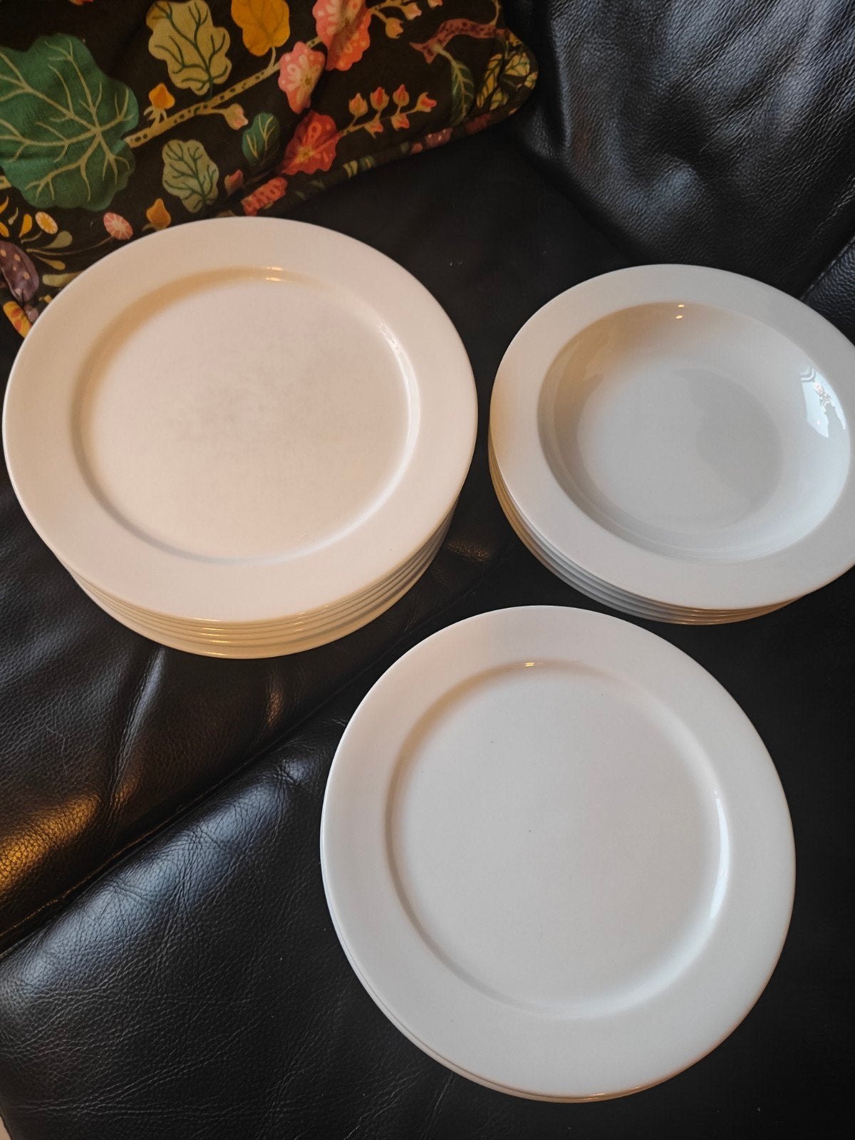 Set borden (ongelijke aantallen) / plates (unequal numbers), Maison & Meubles, Enlèvement, Assiettes(s)