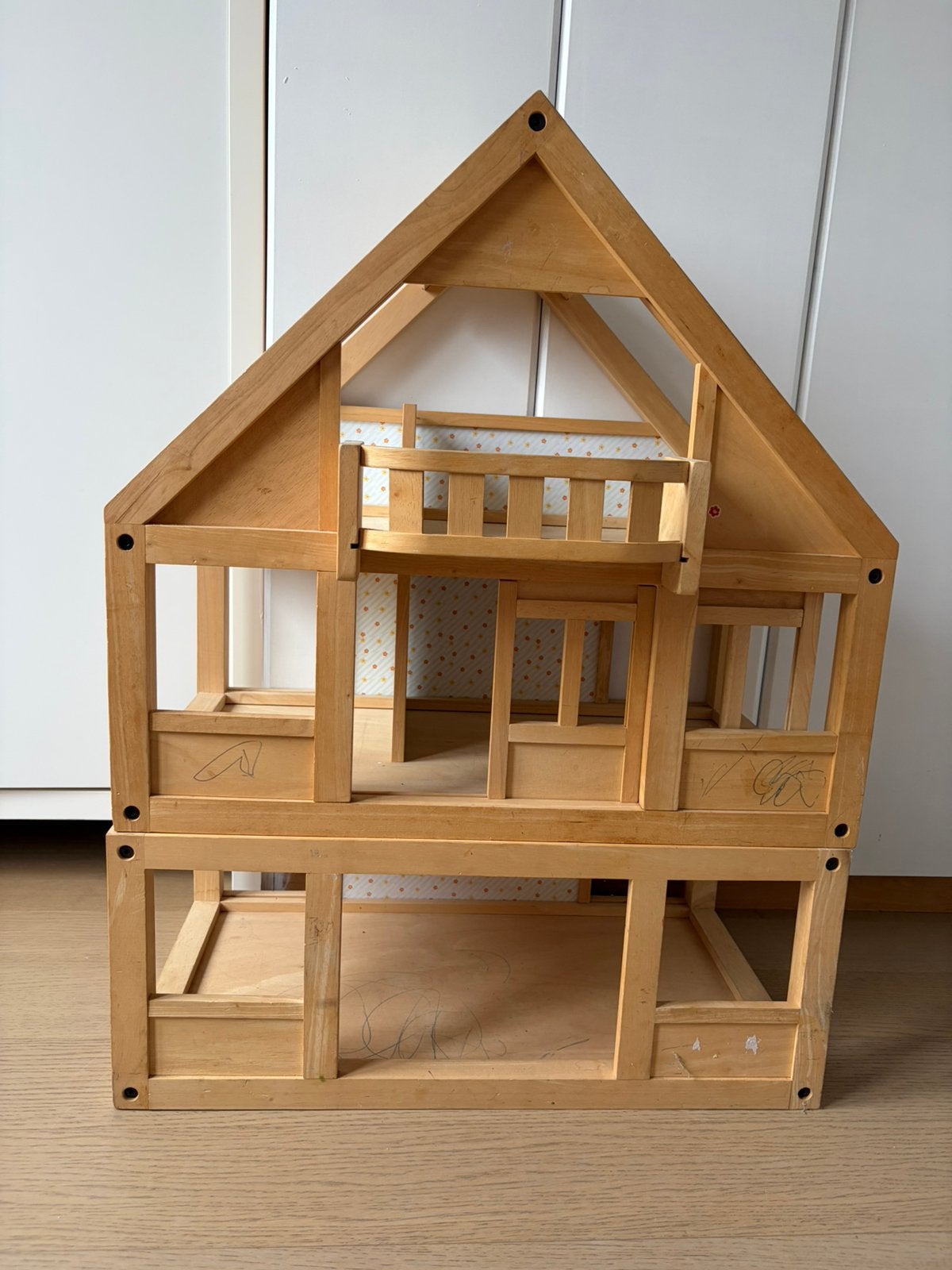 Houten poppenhuis met poppetjes, Kinderen en Baby's, Ophalen, Zo goed als nieuw, Poppenhuis