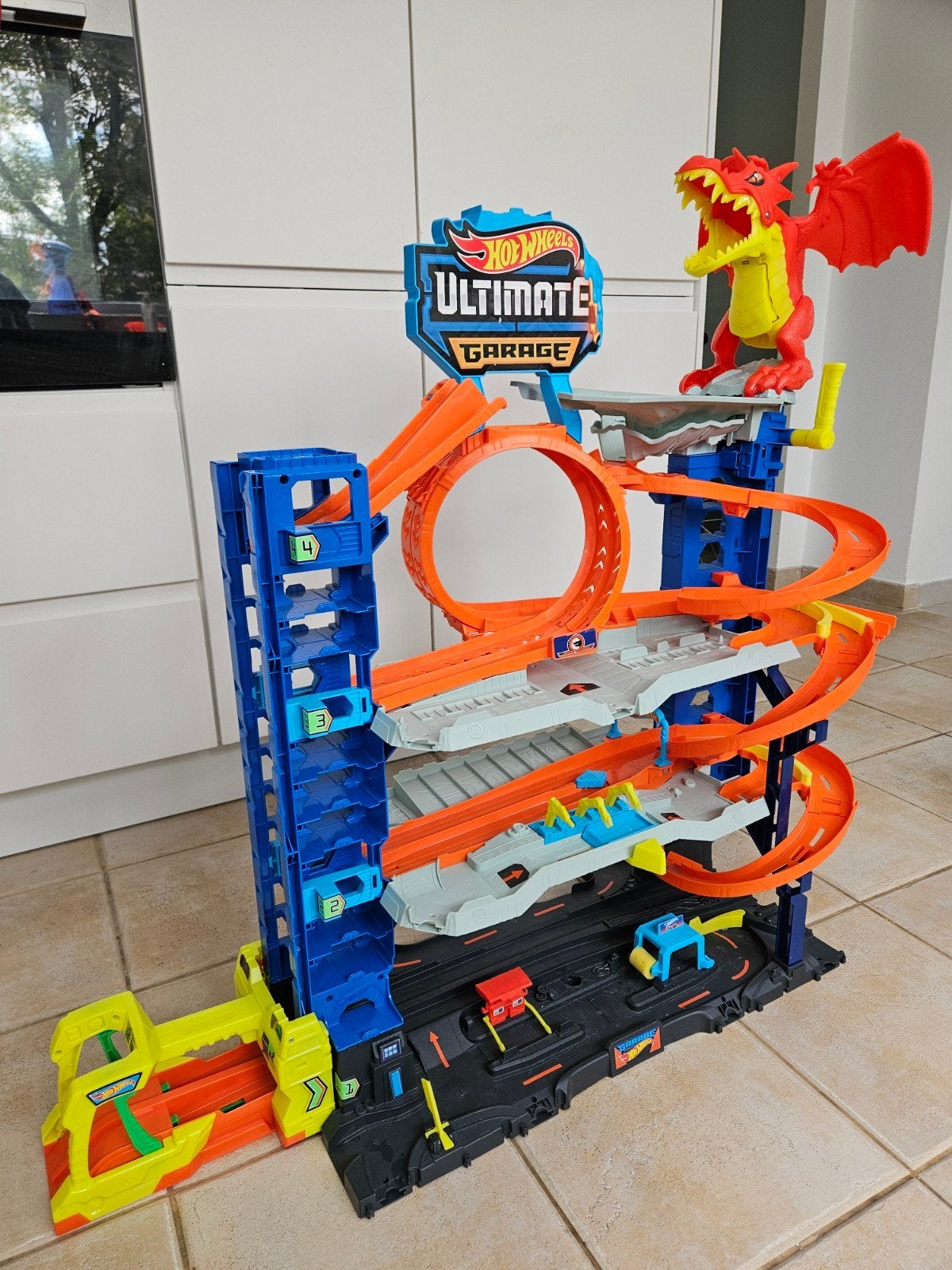 Hot Wheels Ultimate Garage + 2 voitures, Ophalen, Racebaan, Hot Wheels