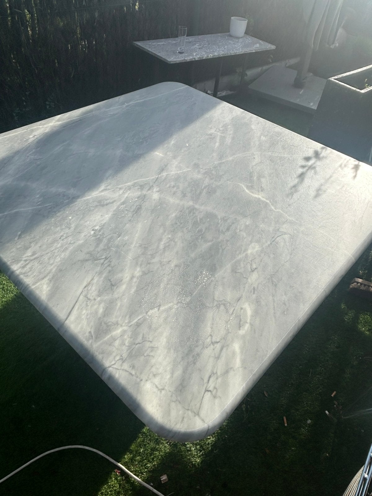 table à manger en marbre de luxe design carré blanc gris, Maison & Meubles, Enlèvement, Comme neuf, Carré