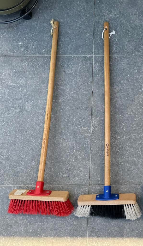 2 veegborstels voor kinderen, Enlèvement, Comme neuf, Bois