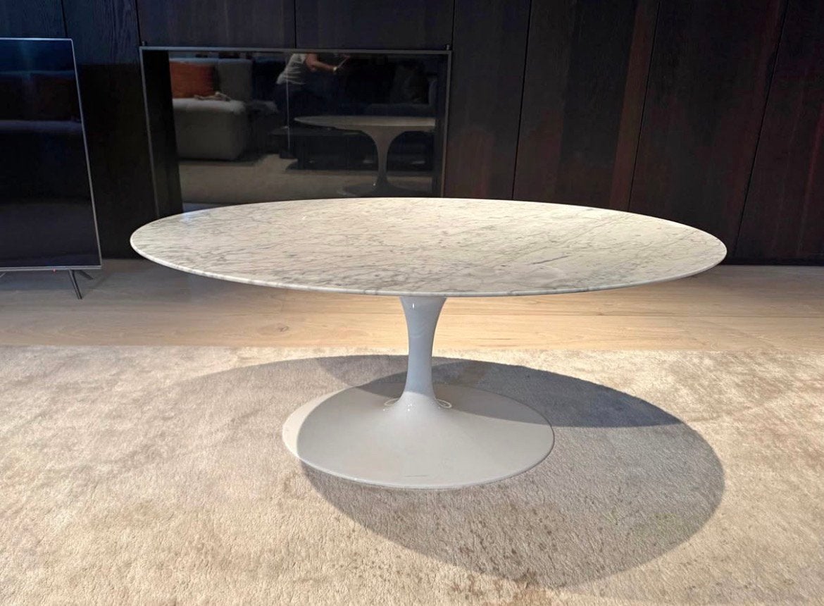 Saarinen-stijl salontafel in Carrara-marmer, Huis en Inrichting, Ophalen