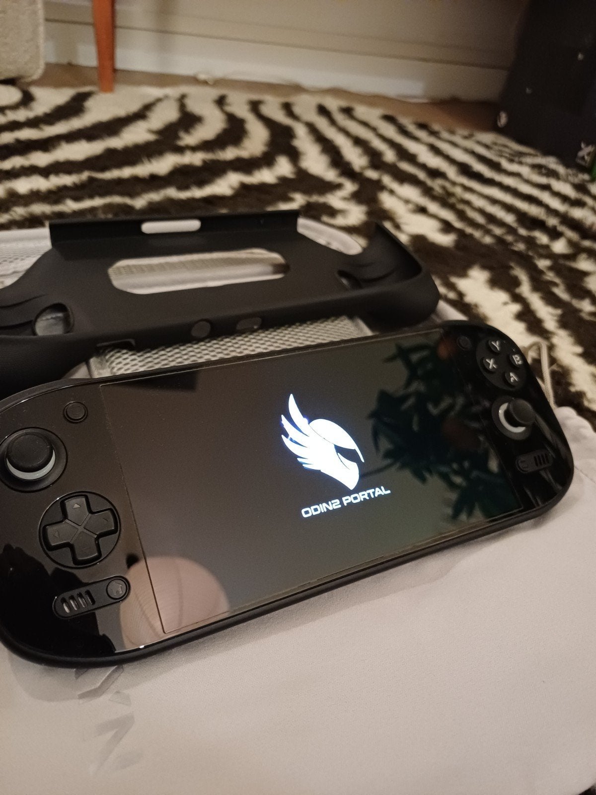 AYN Odin 2 Portal Base model + grip + carry case, Games en Spelcomputers, Ophalen, Zo goed als nieuw