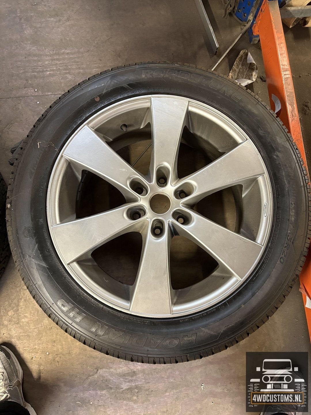 4x licht metalen velgen + banden pajero 295/45R20 per set €5, Ophalen, Gebruikt, -, -