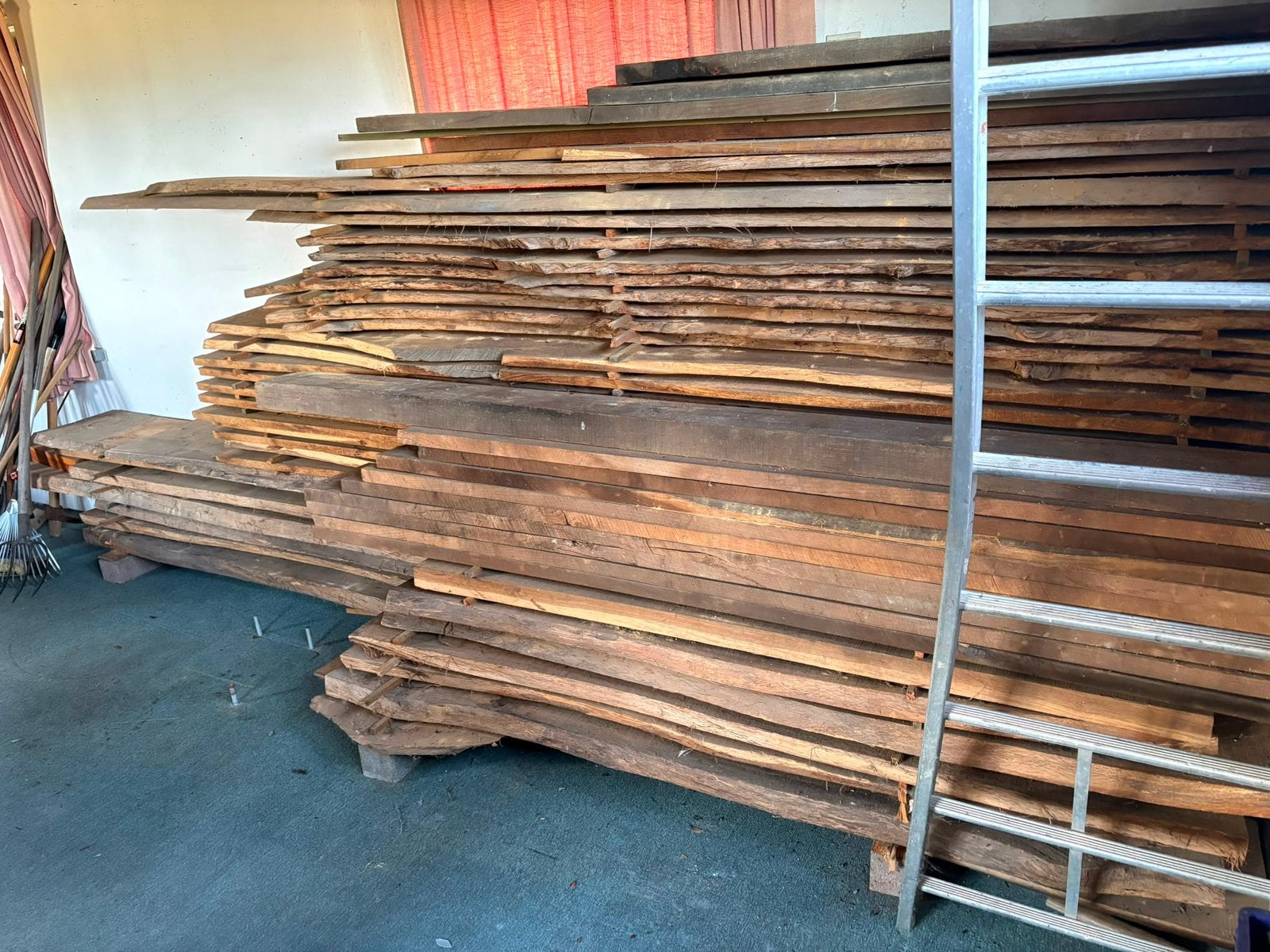 Grote partij eiken en hardhout planken, Tuin en Terras, Palen, Balken en Planken, Zo goed als nieuw, Planken, Hardhout, Ophalen