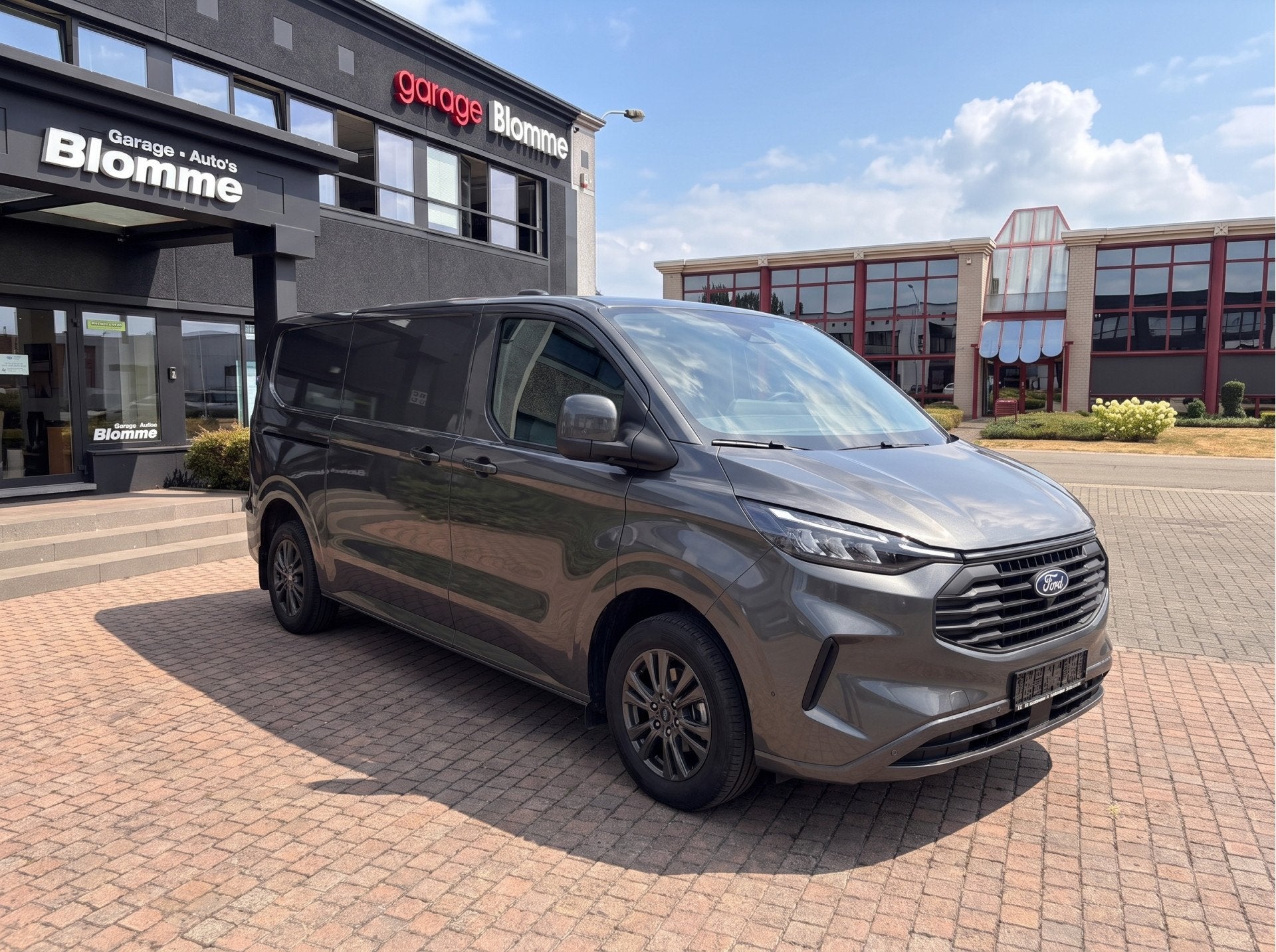 Ford Transit Custom 320 2.0 TDCI L2H1 Limited (bj 2024), Voorwielaandrijving, Dealer onderhouden, Gebruikt, 4 cilinders