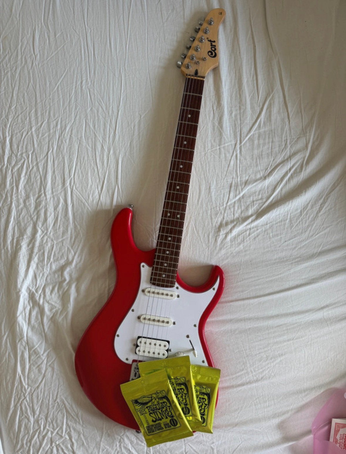 electric guitar | Cort G110 + FREE strings, Musique & Instruments, Envoi, Utilisé, Solid body, Autres marques