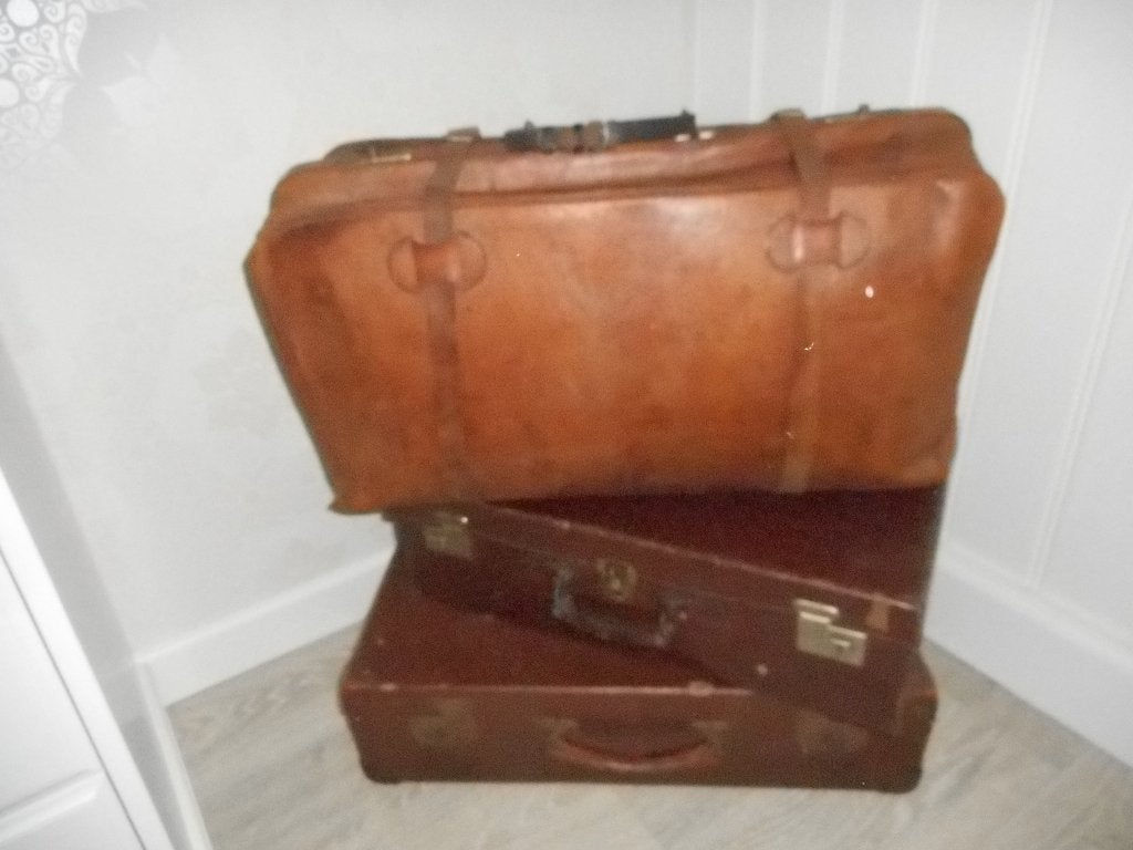 grote oude lederen reistas lengte 70cm hoogte 40 diepte 25, Antiek en Kunst, Antiek | Woonaccessoires, Ophalen