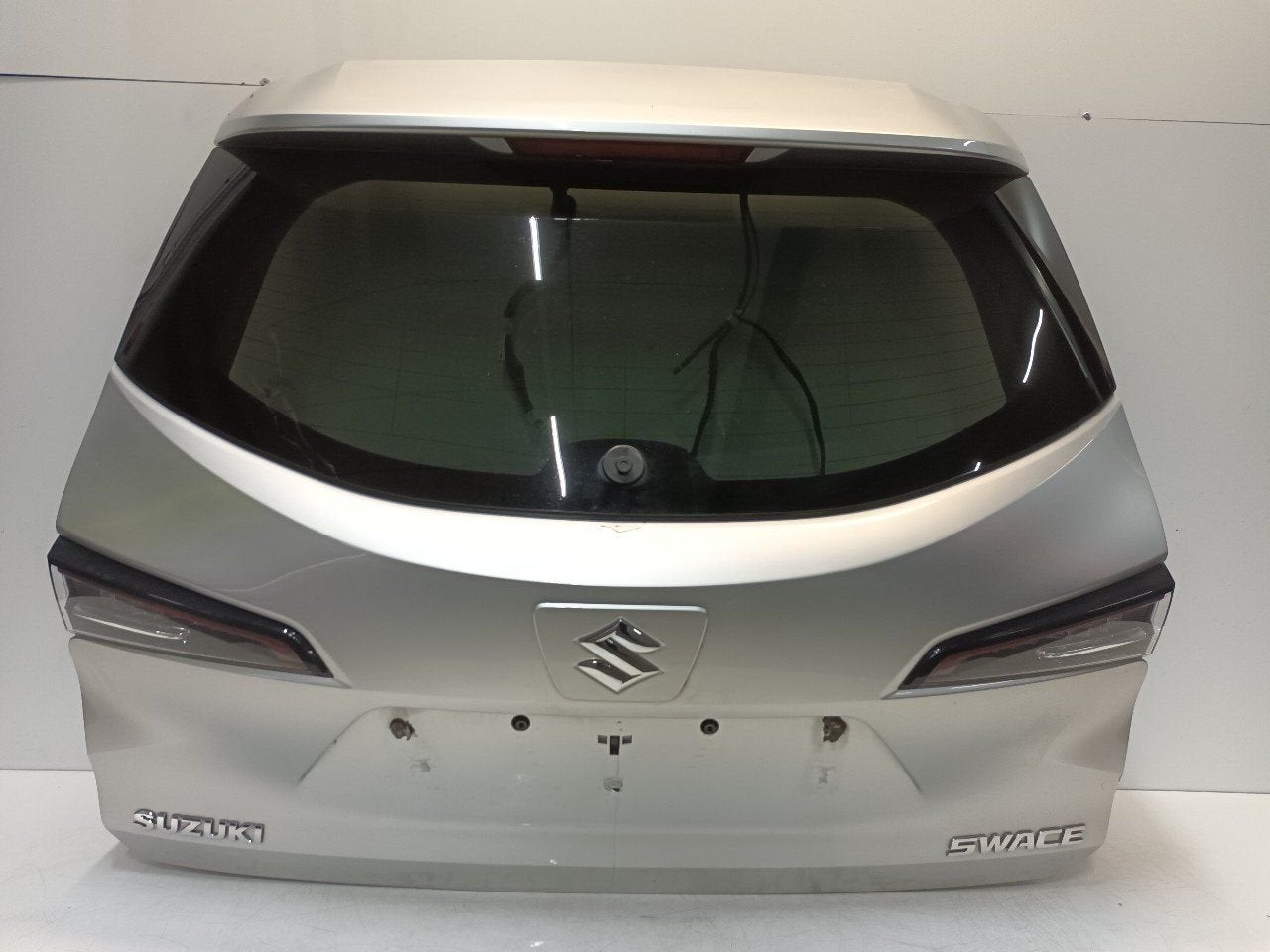 Achterklep Suzuki Swace, Onderdelen@venauto.nl, Van der Ven Autorecycling B.V., Arrière, Ettenseweg 76, 4706 PB Roosendaal, The Netherlands