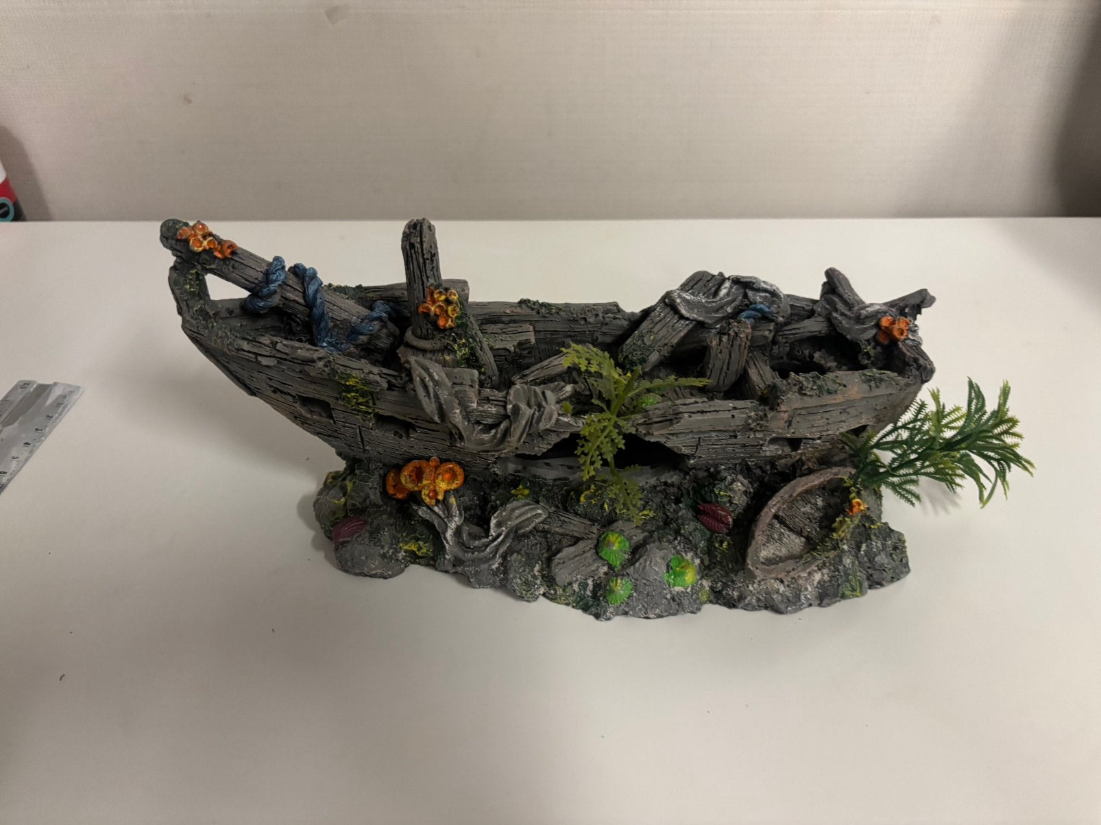 Aquariumdecoratie - Kleurrijk Scheepswrak (€5), Dieren en Toebehoren, Ophalen, Zo goed als nieuw