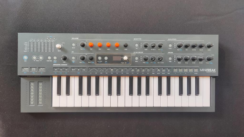 Arturia Minifreak - Hybride synthesizer, Enlèvement, Comme neuf, Autres nombres, Autres marques