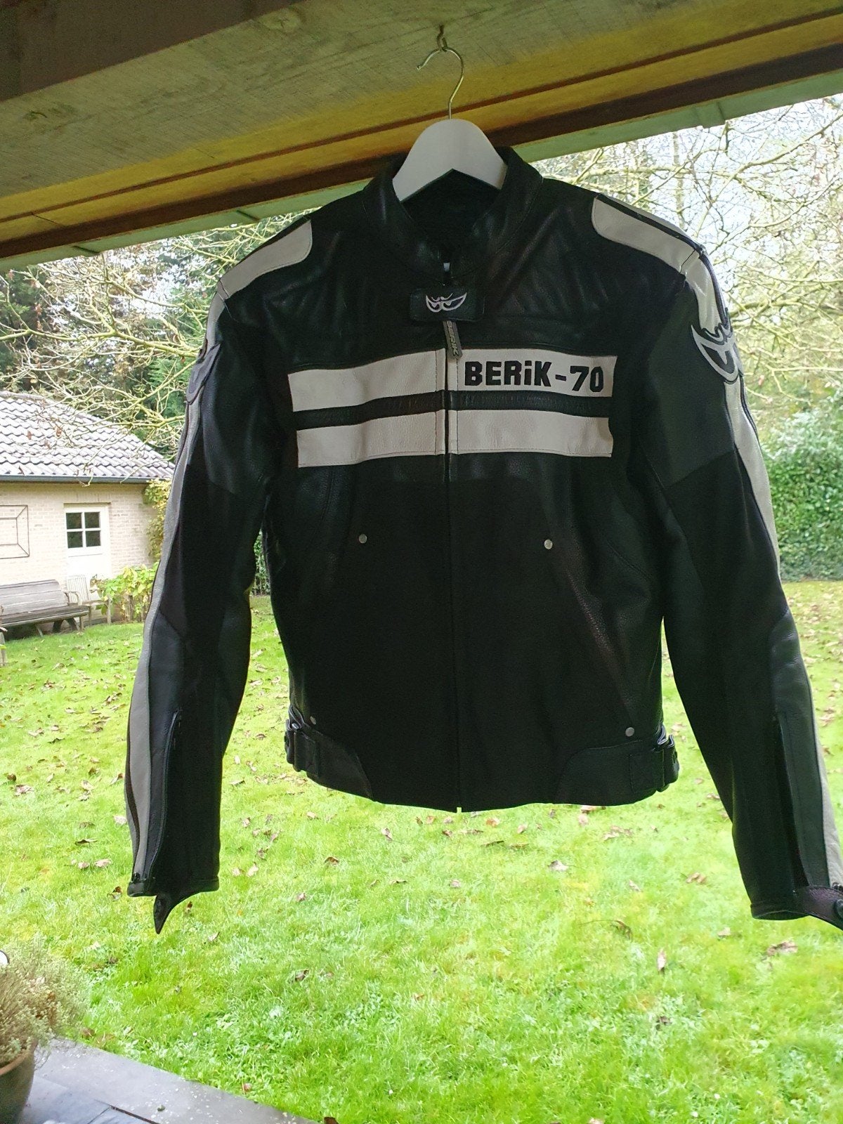 Veste de moto en cuir Good, Enlèvement