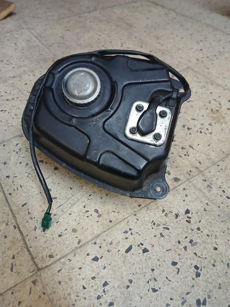 Mbk booster benzine tank, Enlèvement